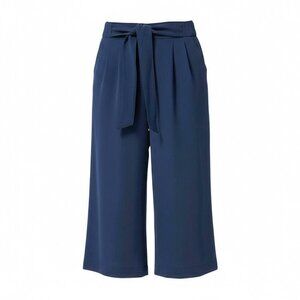 Lululemon | 2 | Noir Crop Pant | True Navy | Minimalist | Athleisure | Casual